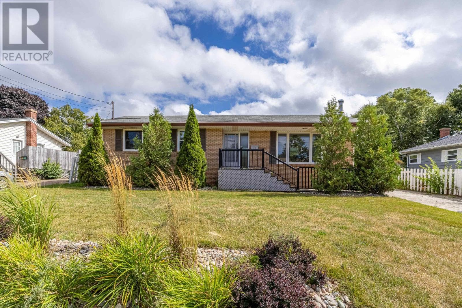 28 SEAVIEW Boulevard