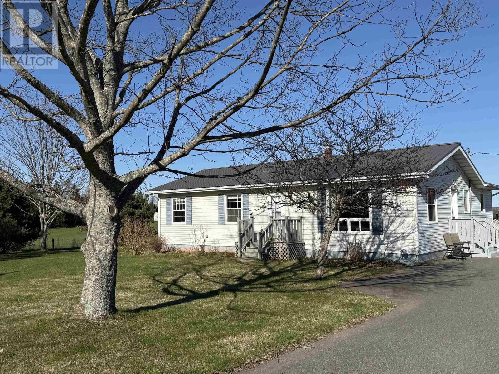 3592 Trans Canada Hwy
