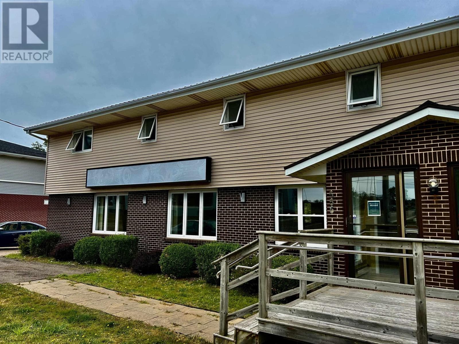 555 North River Road