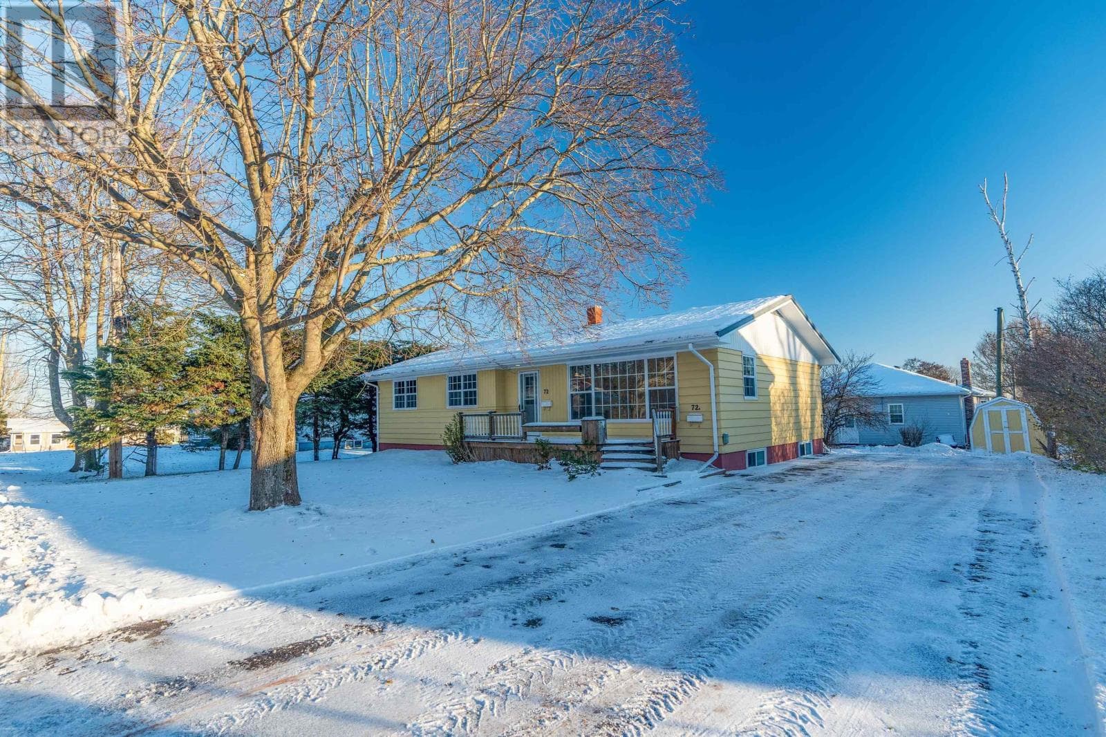 72 NEWLAND Crescent