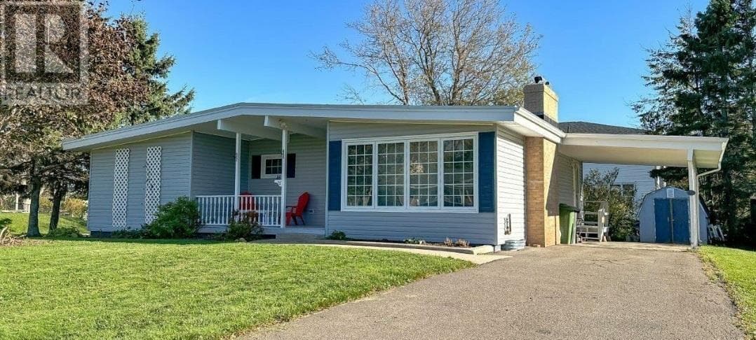 46 Saunders Avenue