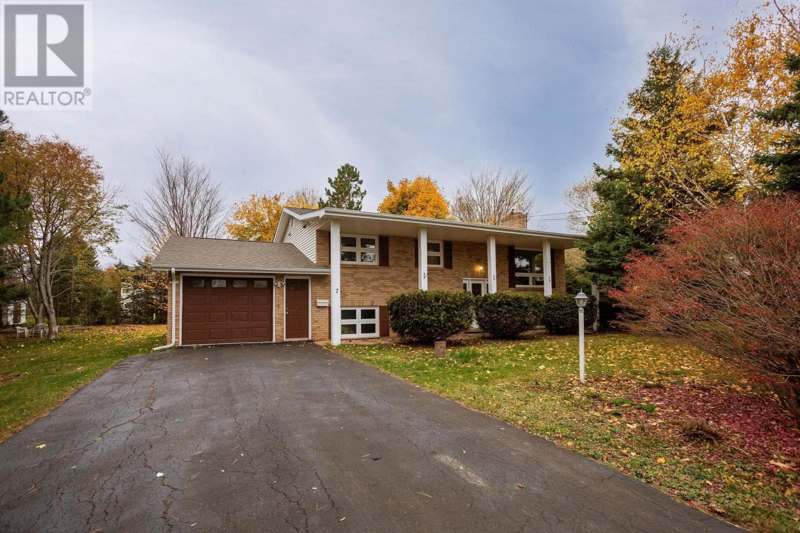 7 Crestview Drive