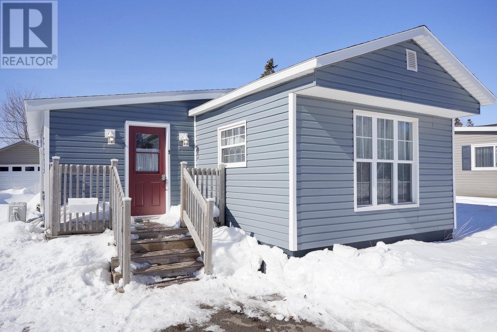 9 Linkletter Estates