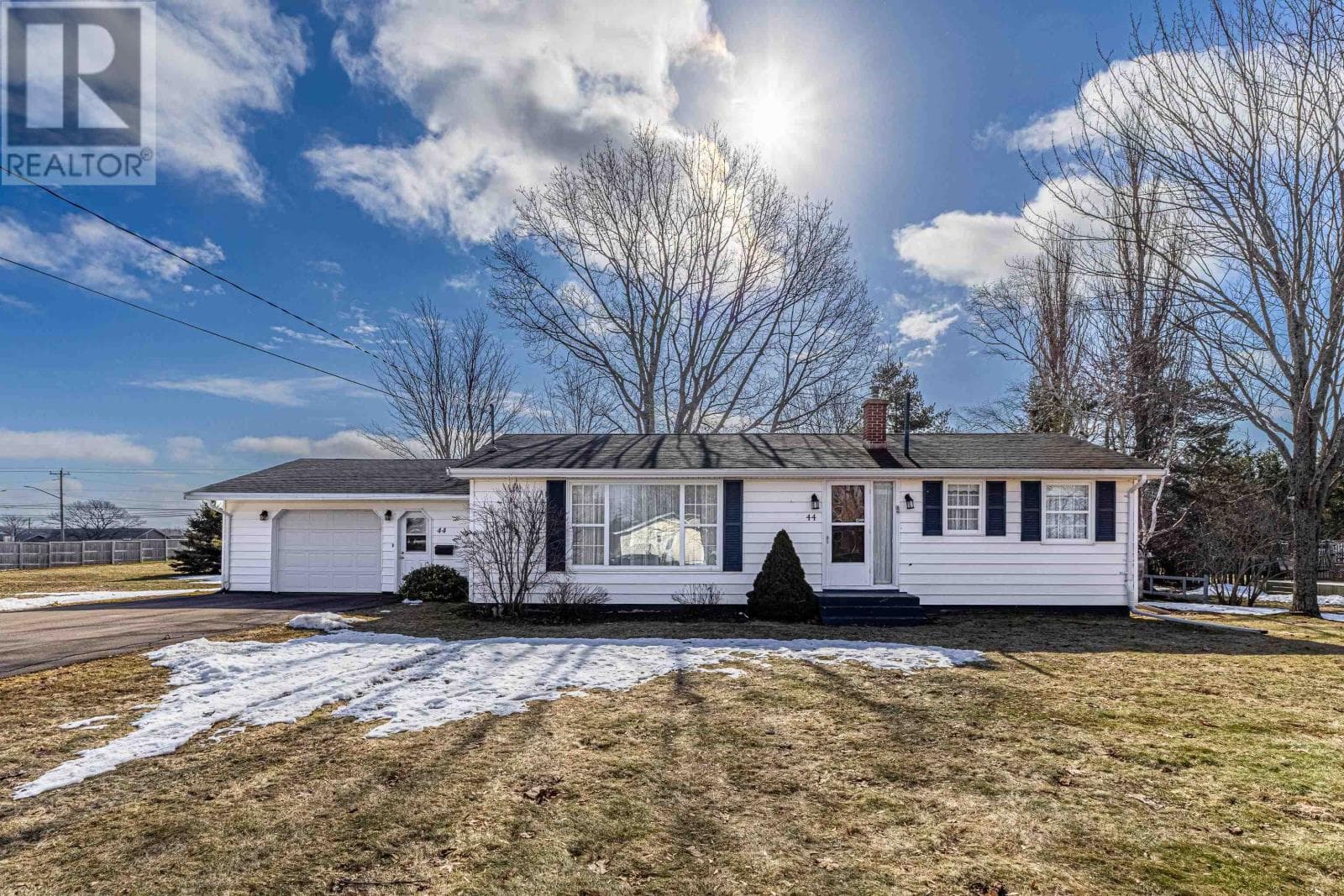 44 INGLESIDE Drive