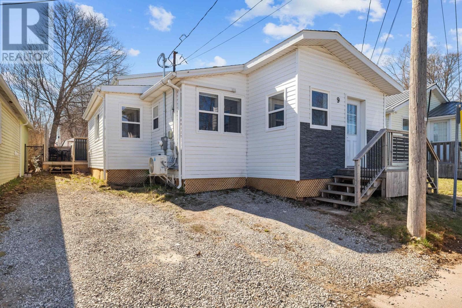 9 DESBRISAY Crescent