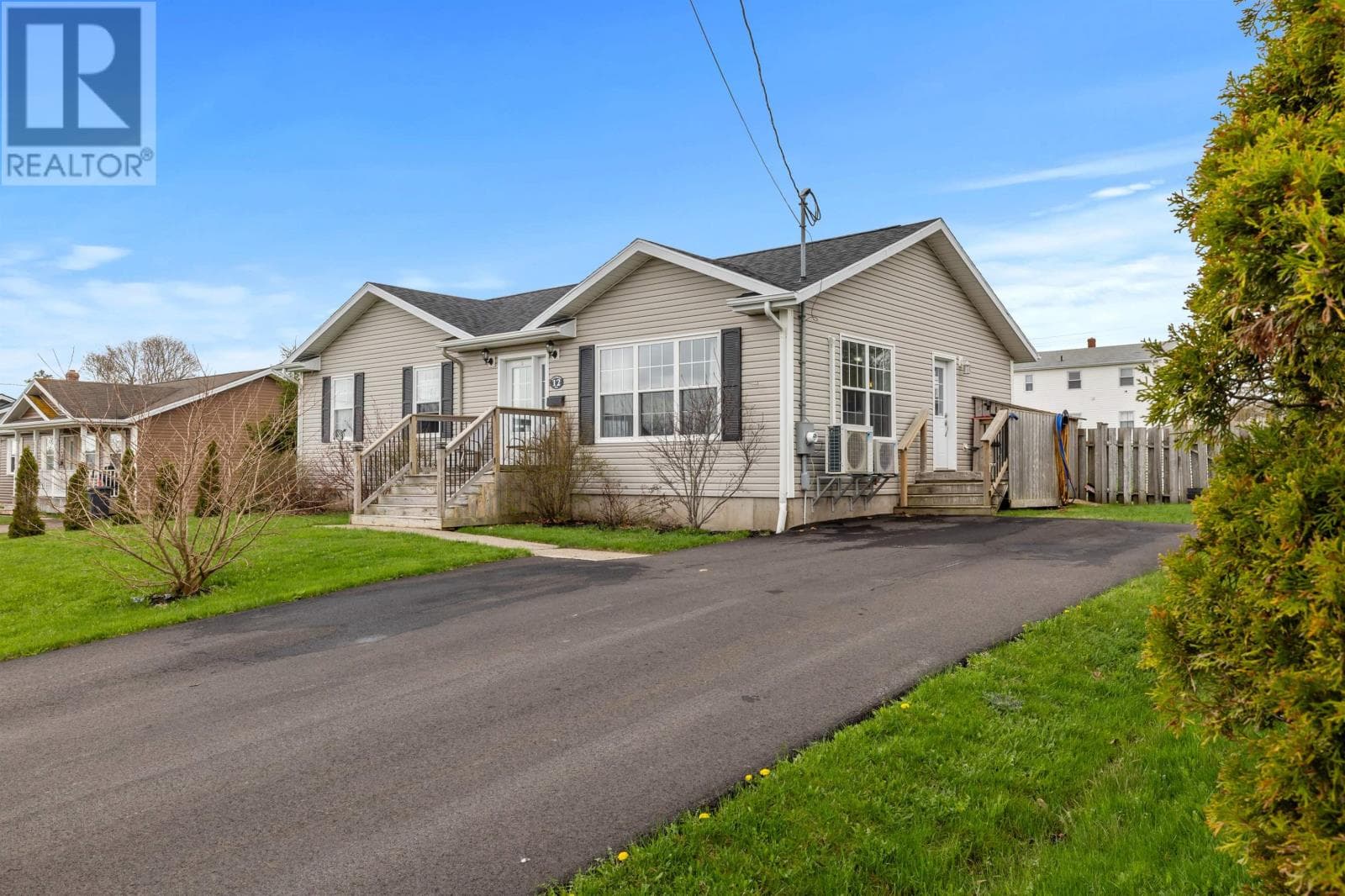 12 SALISBURY Avenue