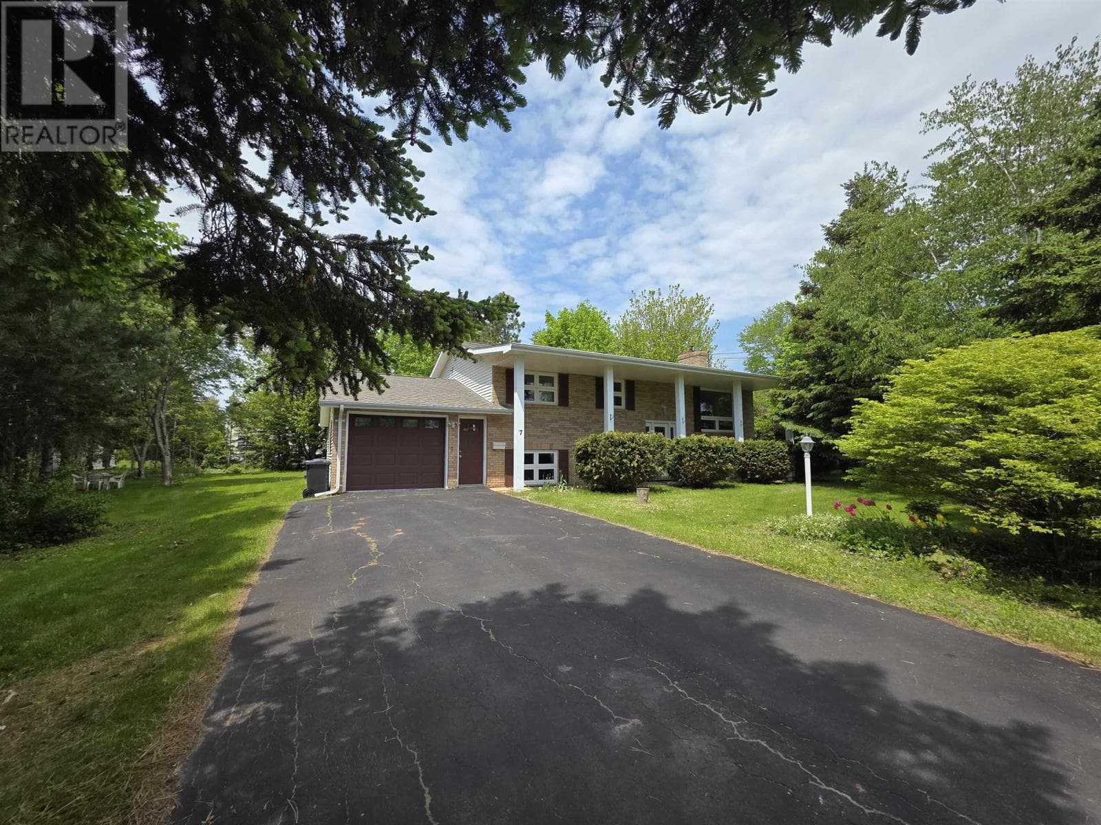 7 Crestview Drive