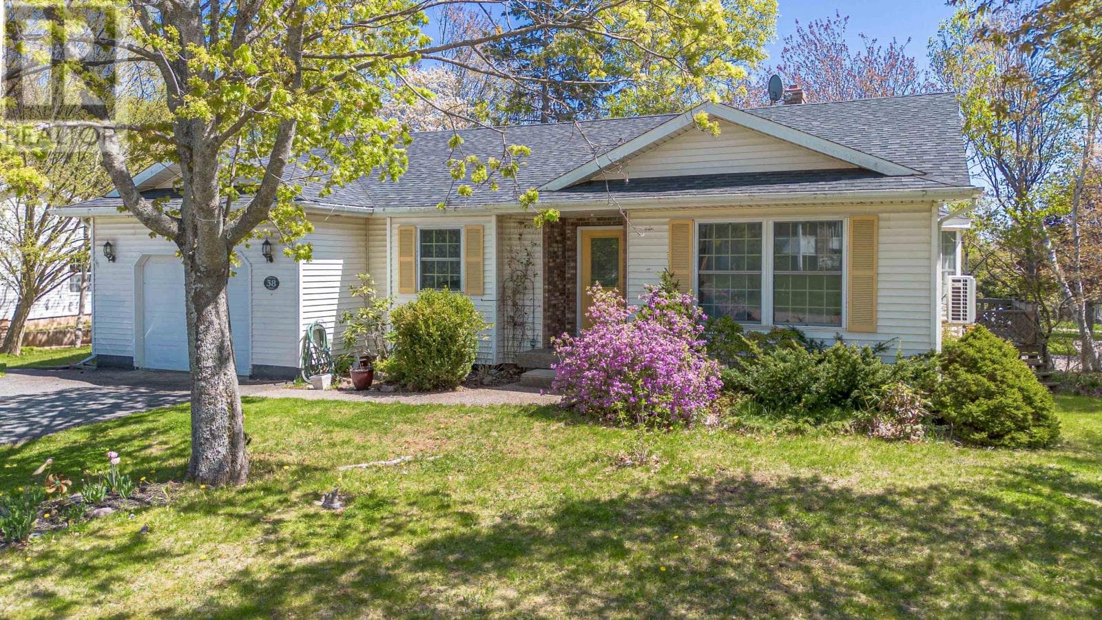 38 FOREST Drive