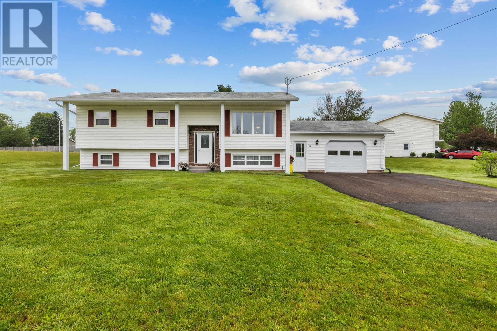 8 Oakland Drive