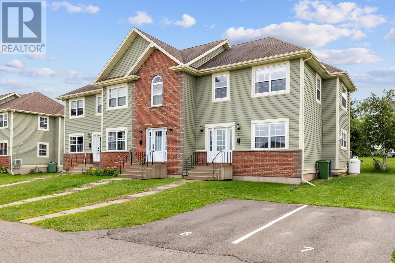 6 Edgeview Court